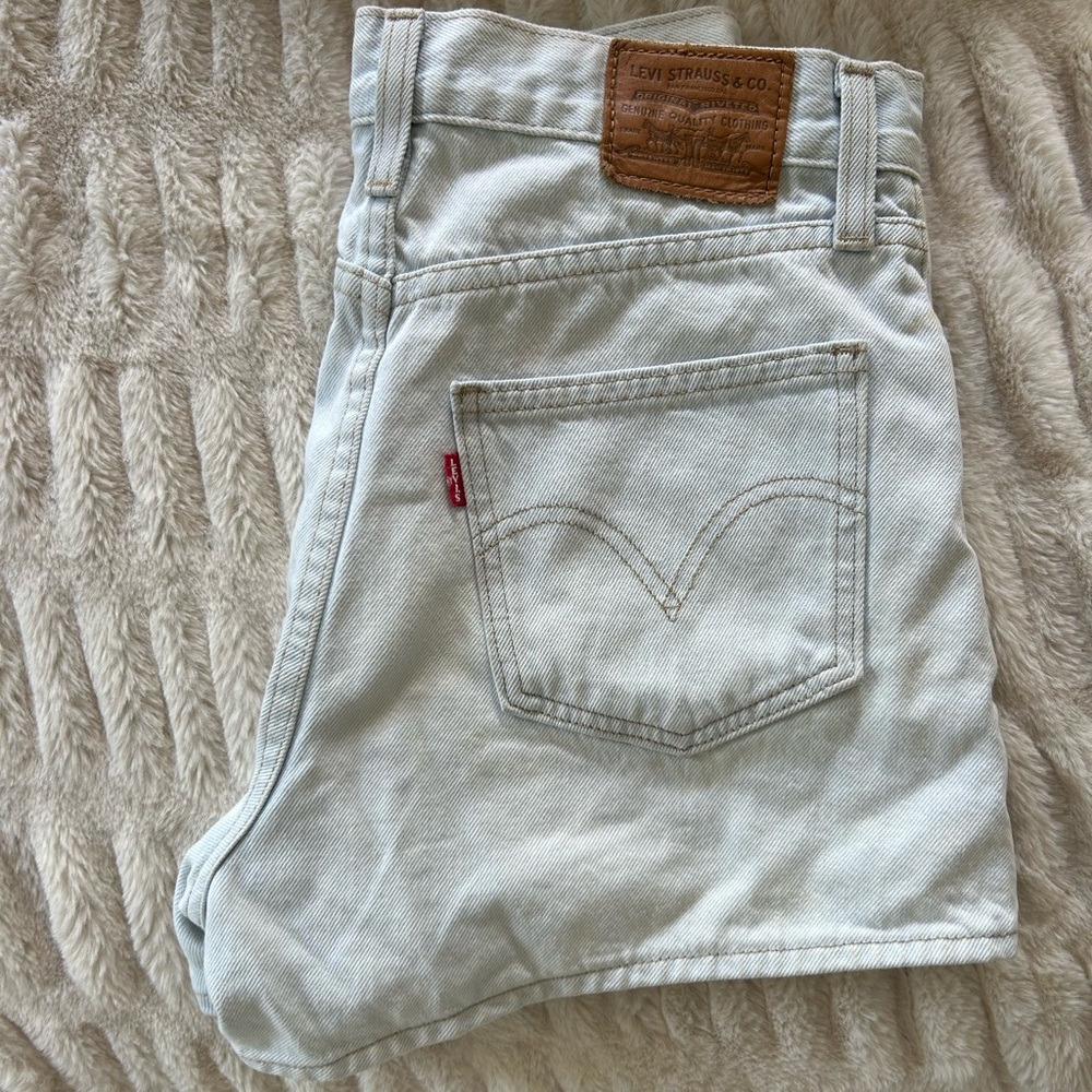 levi’s light wash shorts